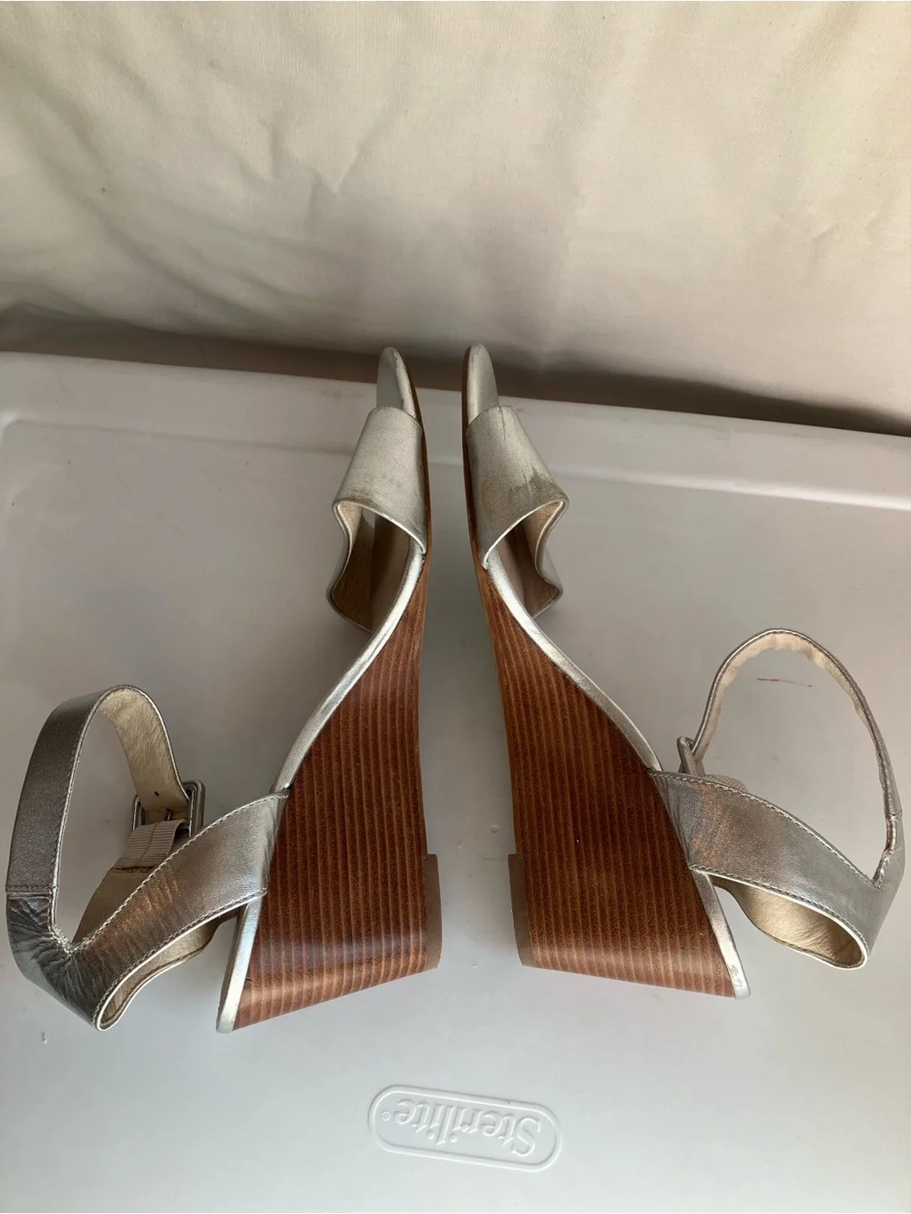 Louise et Cie Punya Wedge Sandals silver metallic leather wood heel size 9